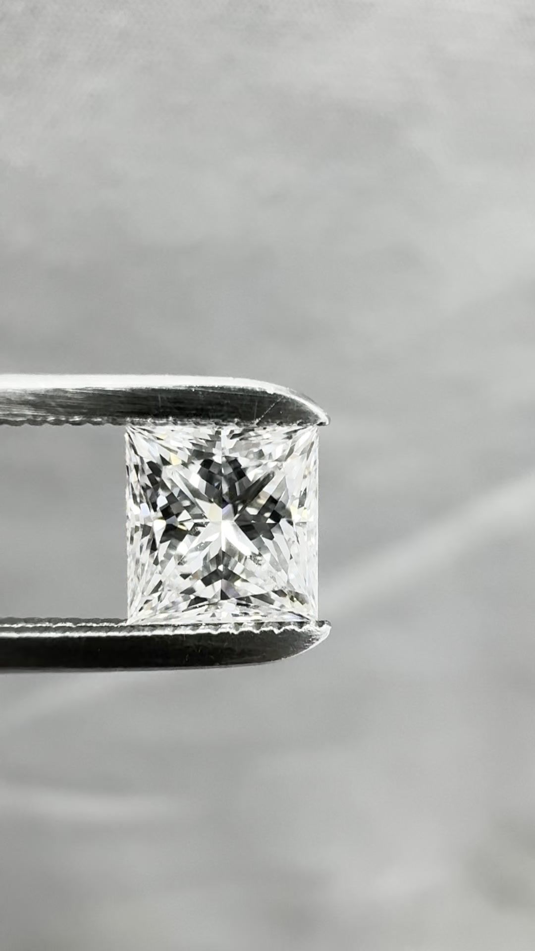 Diamond Natural 0,64Ct E-VS2 Princess - GIA2235779378